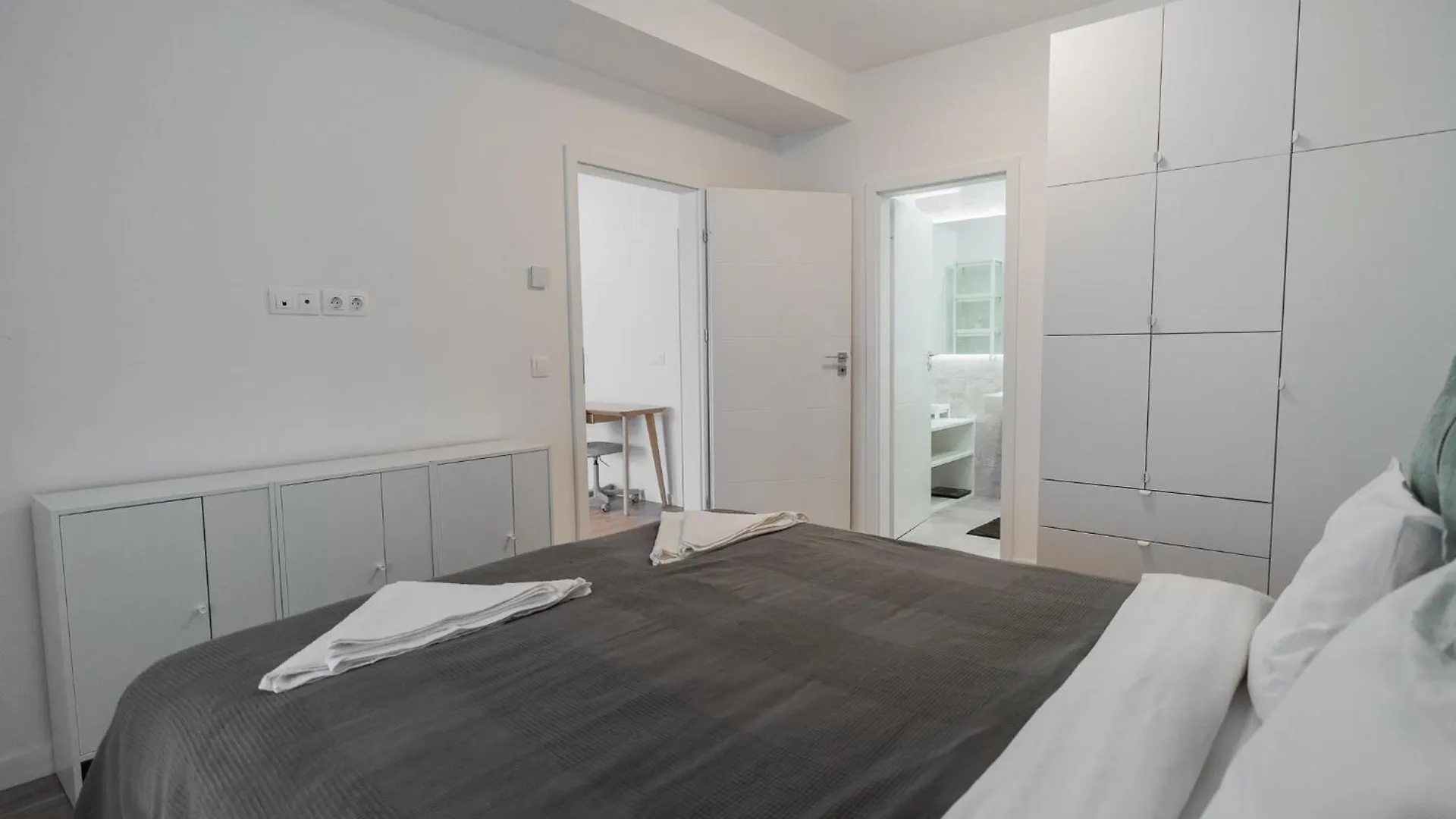 Lagoon Park Apartments With Beach View Bucharest