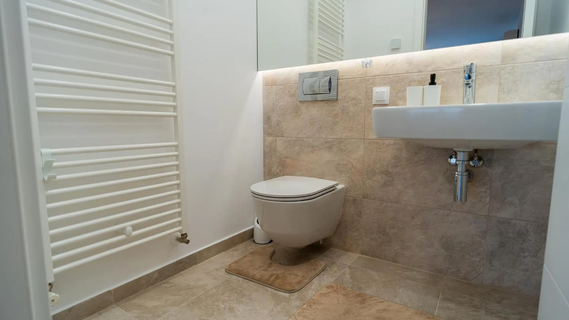 Lagoon Park Apartments With Beach View Bucharest